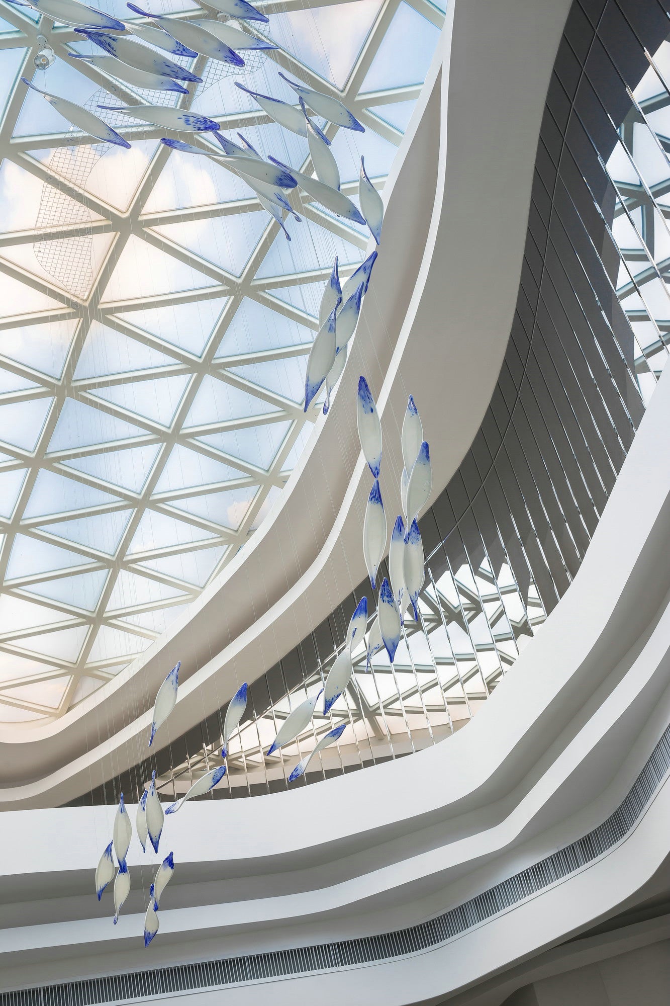 Lámpara de araña de cristal con forma de serpentina creativa