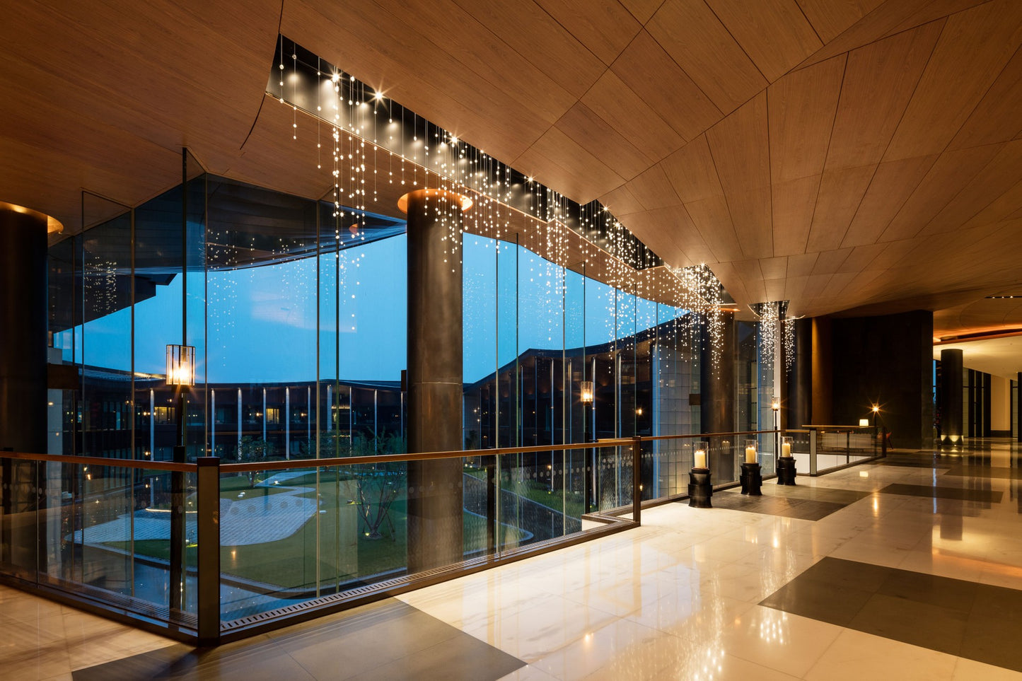 Large-scale crystal customization in the hotel lobby, suitable for various places in the villa lobby