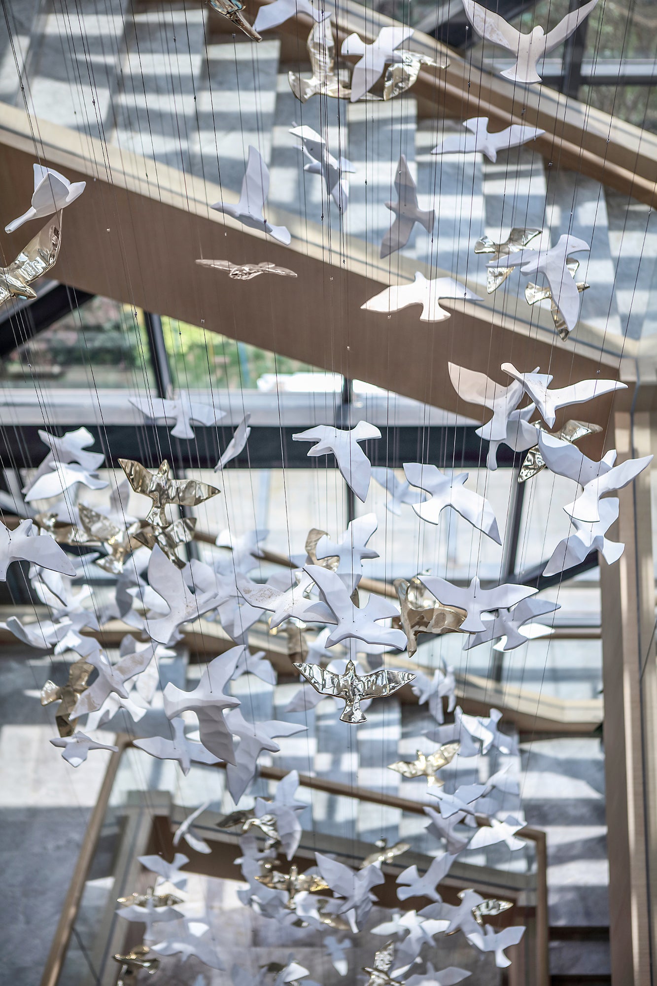 Creative bird-shaped staircase chandelier