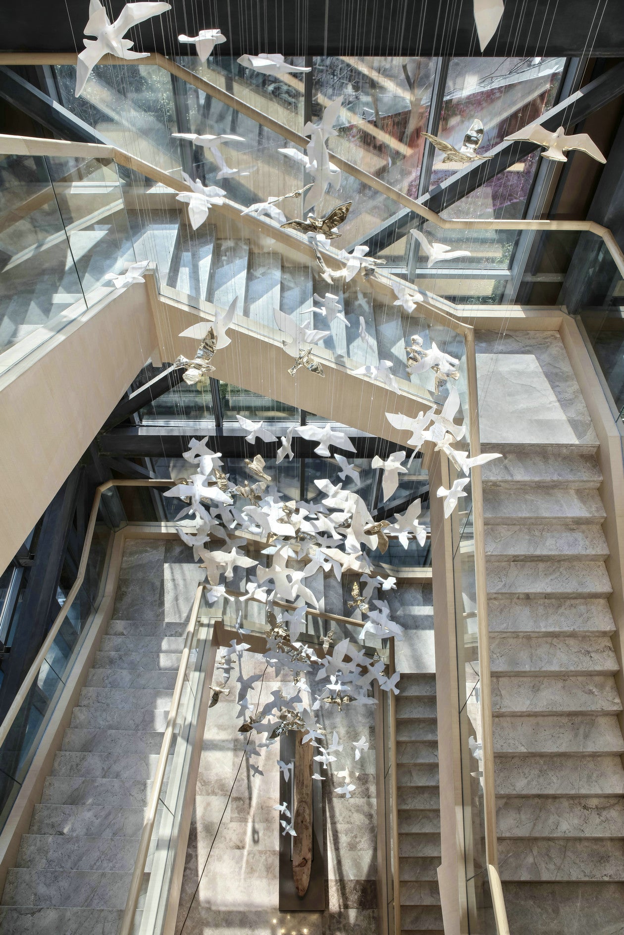 Creative bird-shaped staircase chandelier