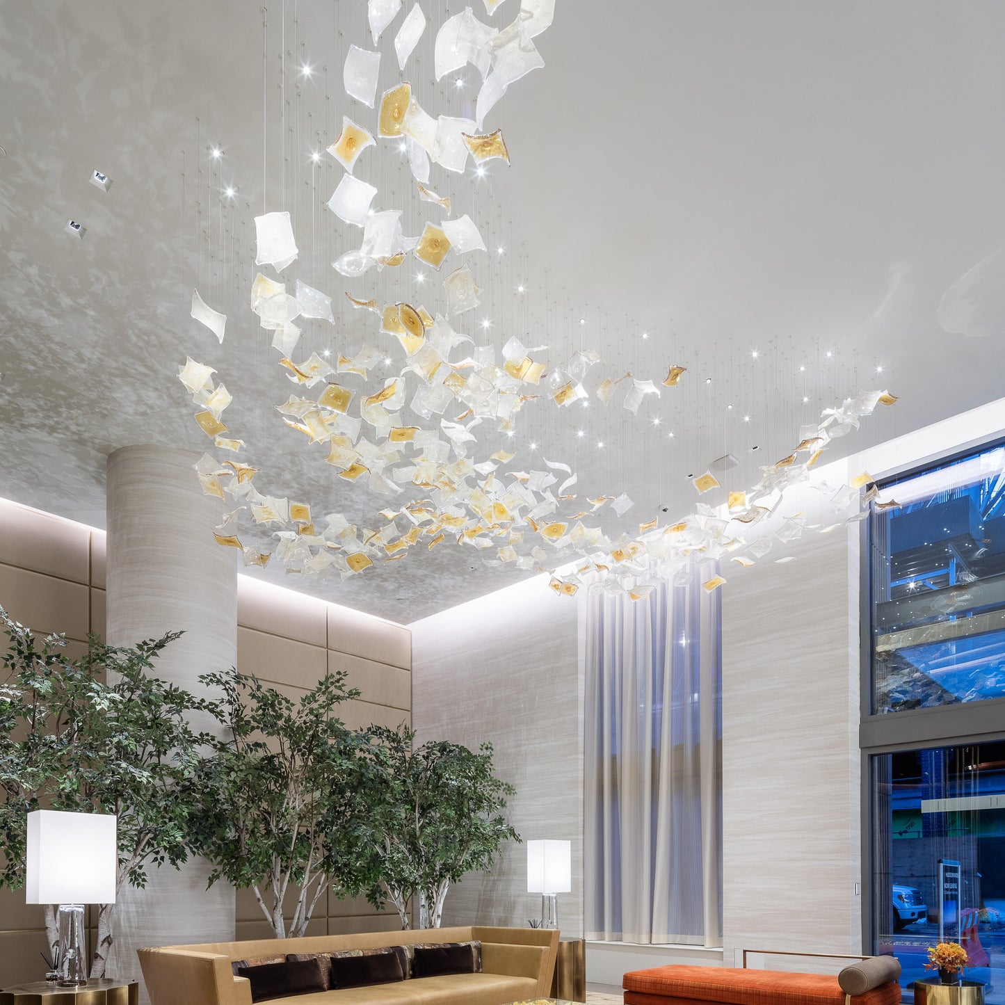 The hotel lobby is not a lobby crystal chandelier