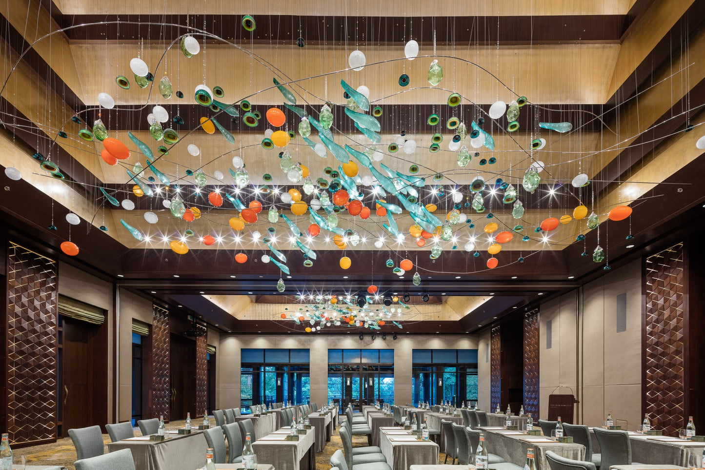 The hotel lobby banquet hall is not a lobby crystal chandelier