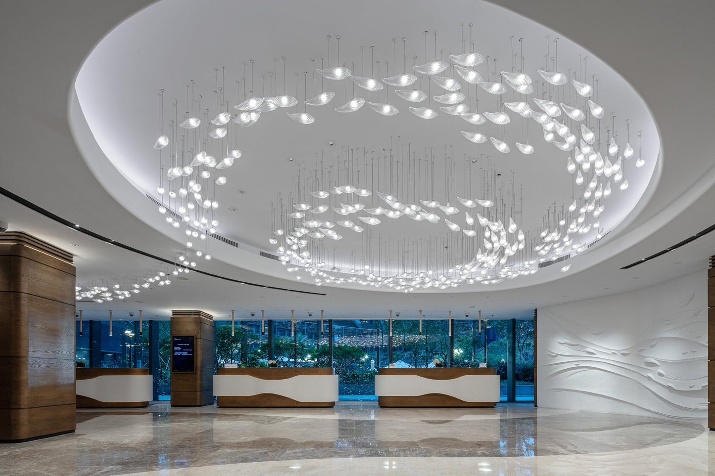 The hotel lobby is not a lobby crystal chandelier