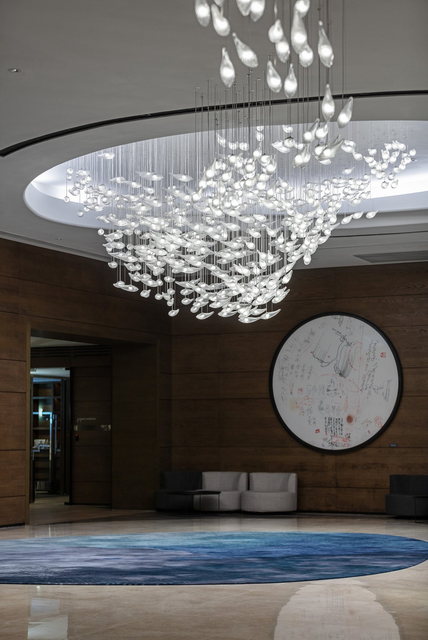 The hotel lobby is not a lobby crystal chandelier